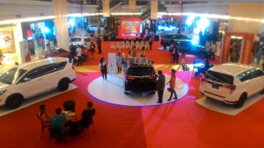 TOYOTA INNOVA VENTURER HADIR DI SOLO SQUARE