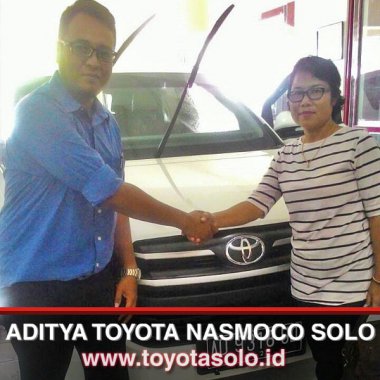 Penyerahan mobil Toyota New Avanza kepada konsumen