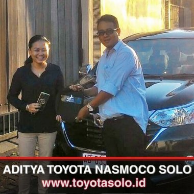 Begitu senangnya Rosari Nurhayati saat menerima mobil baru Toyota Avanza. Disini Kami bantu dan mudahkan Anda memiliki mobil baru  Toyota.
Informasi pemesanan, pembelian mobil baru Toyota, hubungi ADITYA TOYOTA NASMOCO SOLO, telpon / whatsapp => 081-2297-1981