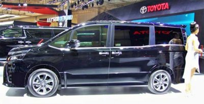 GIIAS 2017 Toyota Voxy warna Hitam