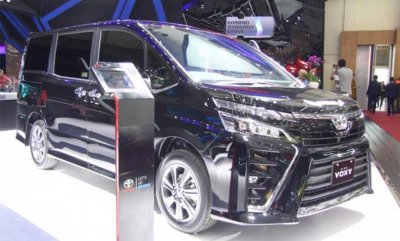 GIIAS 2017 Toyota Voxy warna Hitam
