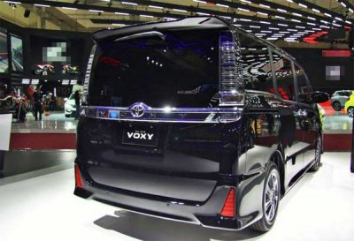 GIIAS 2017 Toyota Voxy warna Hitam