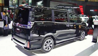 GIIAS 2017 Toyota Voxy warna Hitam